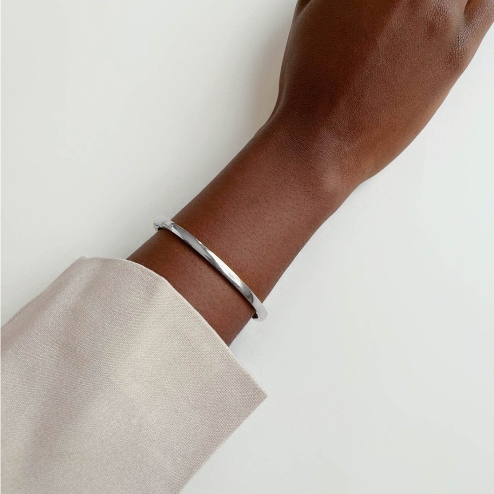 SILVER BANGLE BRACELET
